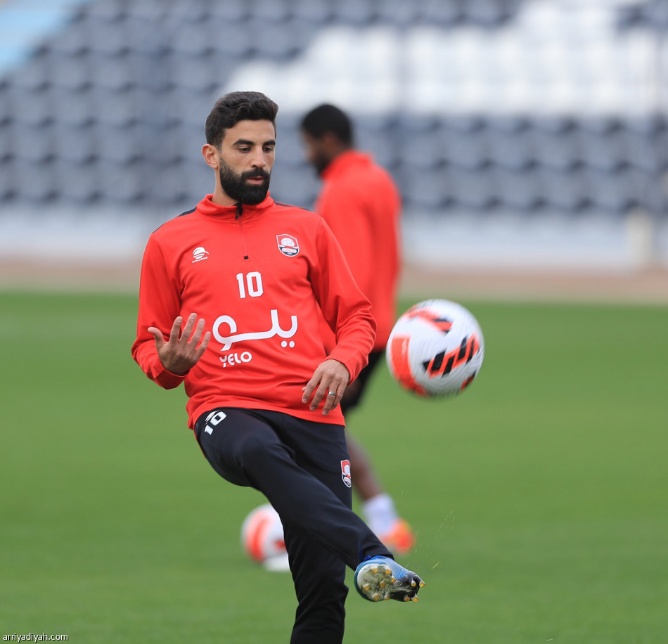 سانتوس والغامدي ينعشان الرائد