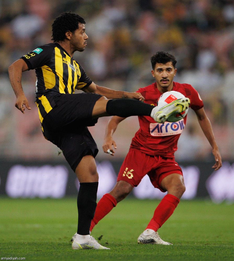 الاتحاد يهزم ضمك في 3 دقائق.. ويؤمن الصدارة