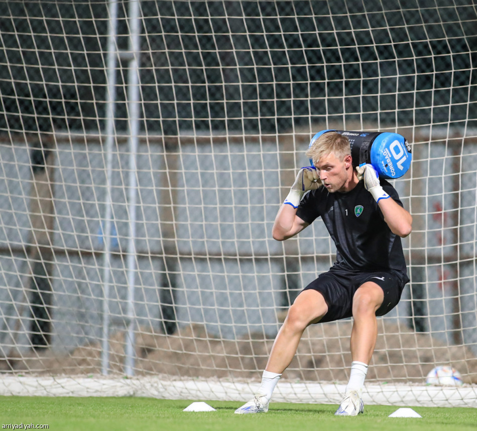 الفتح يرفض الراحة... ودونيس يعالج الأخطاء