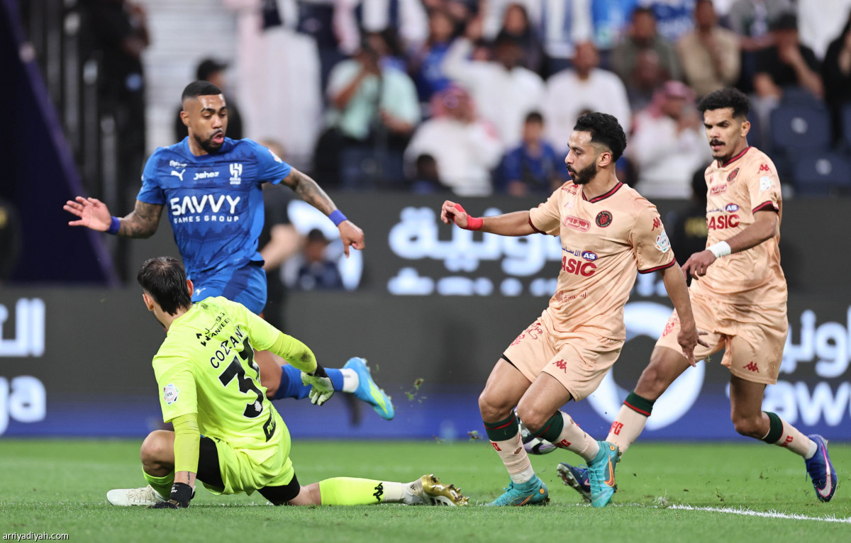 الهلال يستعرض القوة