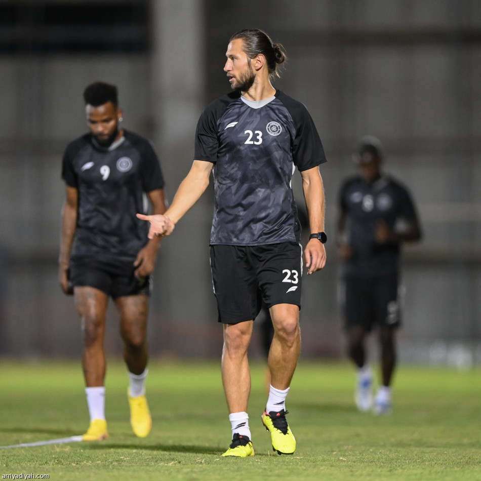 الشباب.. تدريبات خاصة تجهز القرني