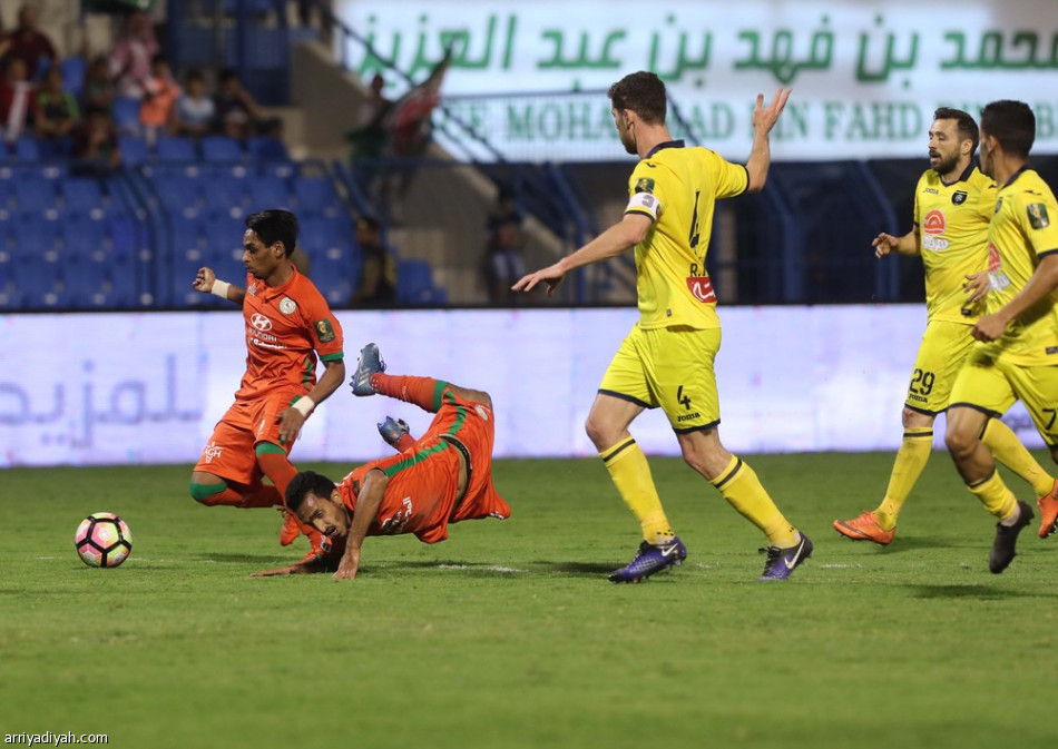 التعاون يقصي الاتفاق ويلاقي الفائز من ديربي الرياض