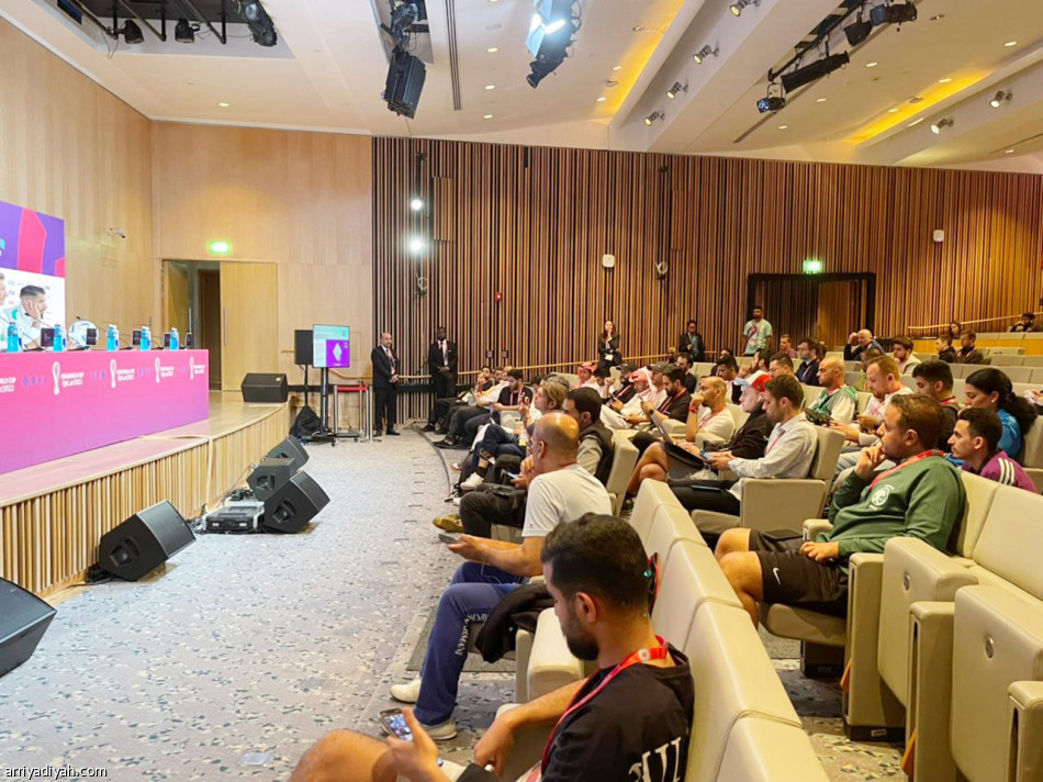 توزيع الأساسيين يخفي تشكيلة الأخضر