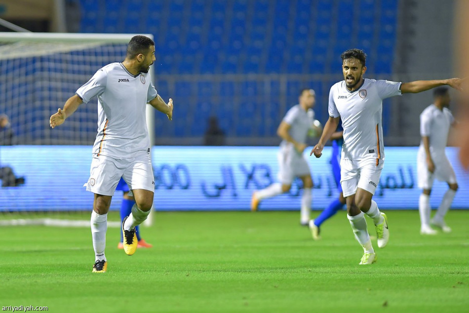 التعادل الإيجابي يخيم على مواجهة الشباب والفتح