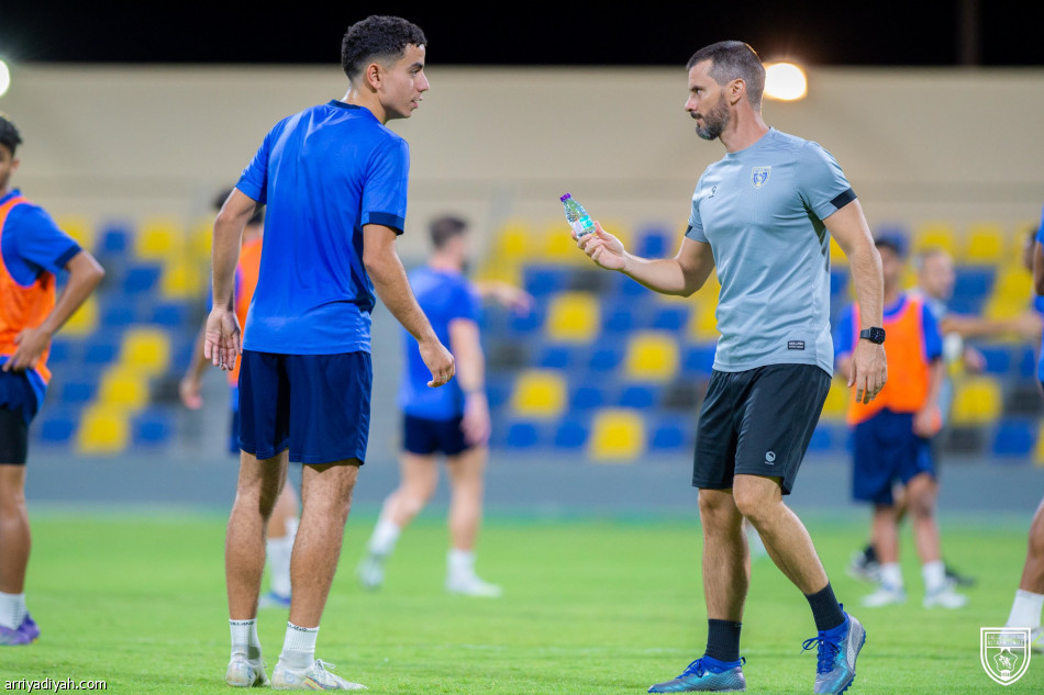 التعاون يختبر اللاعبين أمام الجبلين