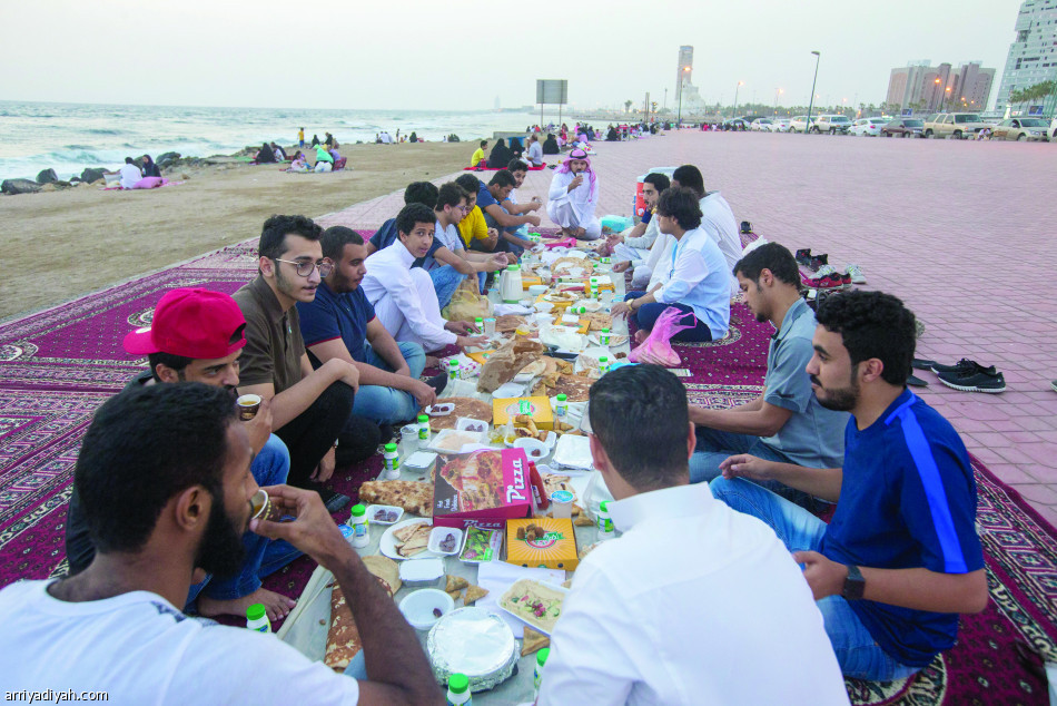 المصورون في إفطار الكورنيش