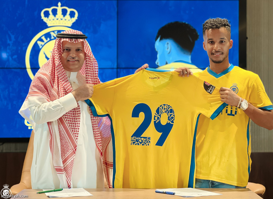 غريب.. أول صفقات النصر المحلية