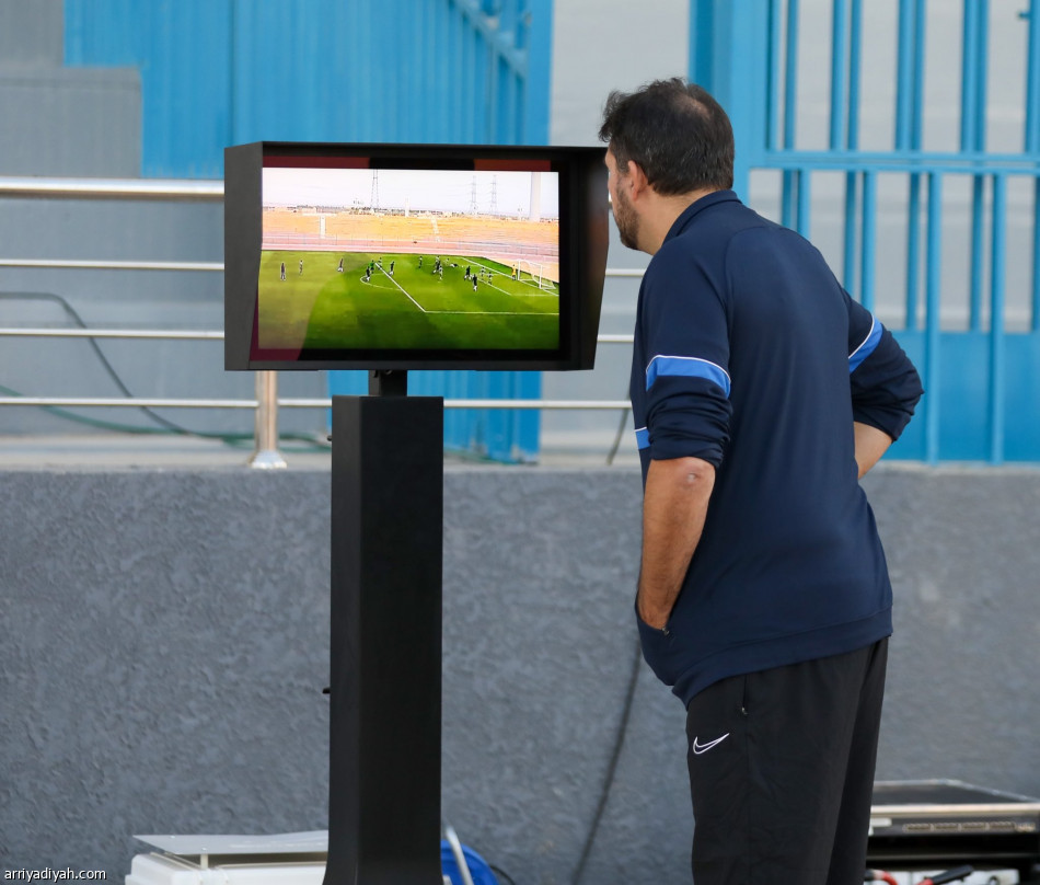 «الحكام» تناقش قانون كرة القدم الجديد