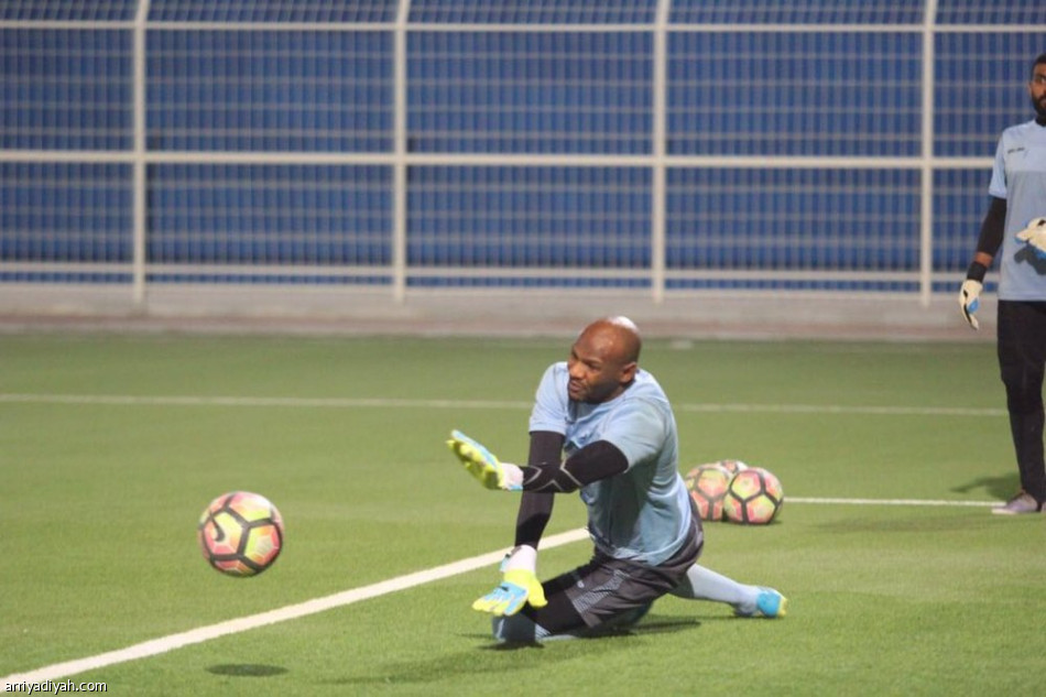 3 غيابات في الباطن تقلق عادل عبدالرحمن