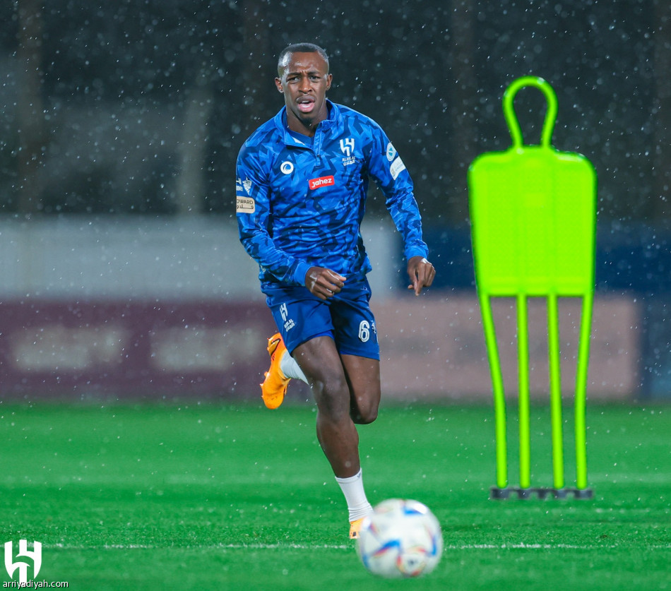 قبل الديربي.. الهلال يستعيد سالم