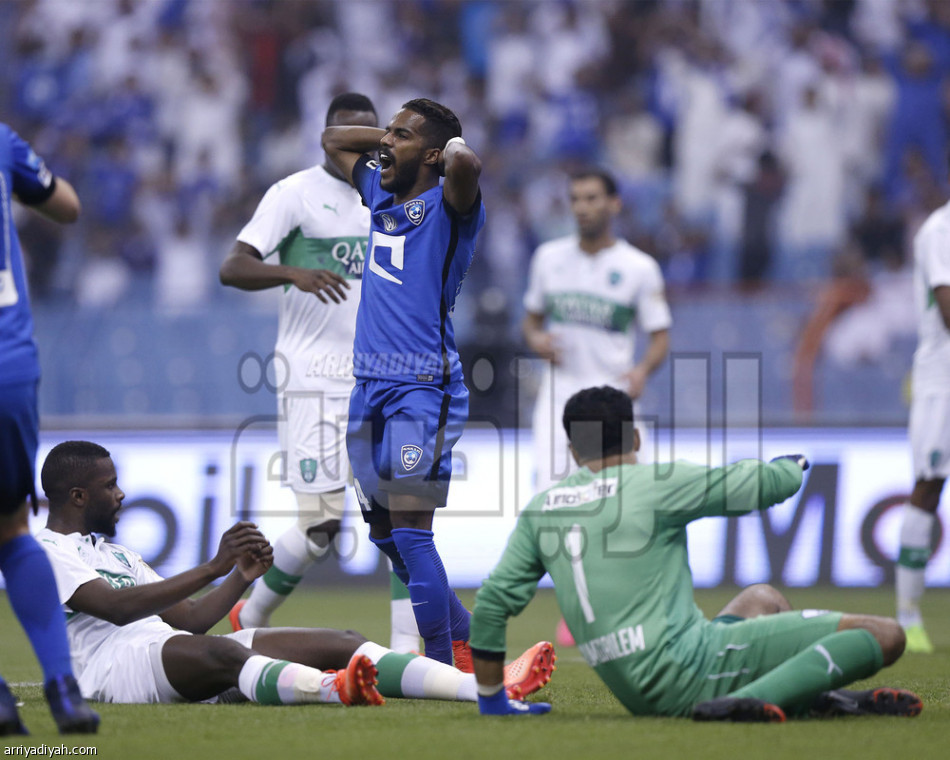 الهلال يتعادل مع الأهلي ويؤجل حسم اللقب