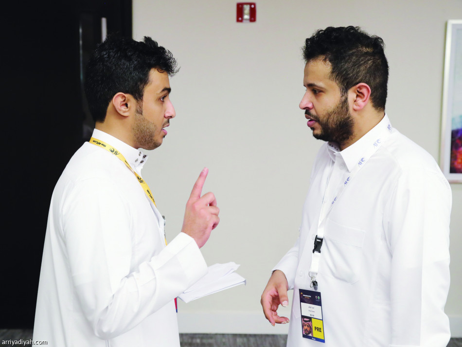 مئات الإعلاميين يغطون الحدث