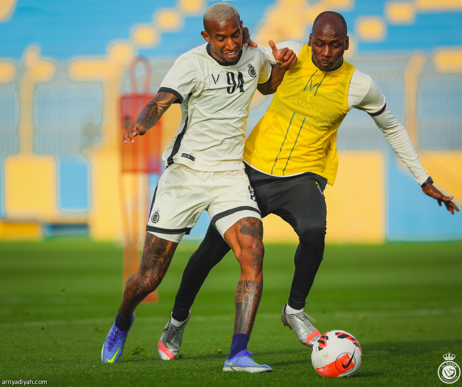 روسو يُجهز النصر بلمستين