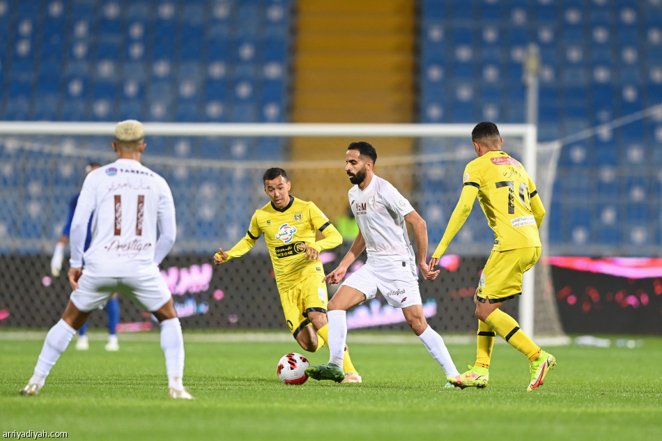 الشباب يواصل ملاحقة الاتحاد