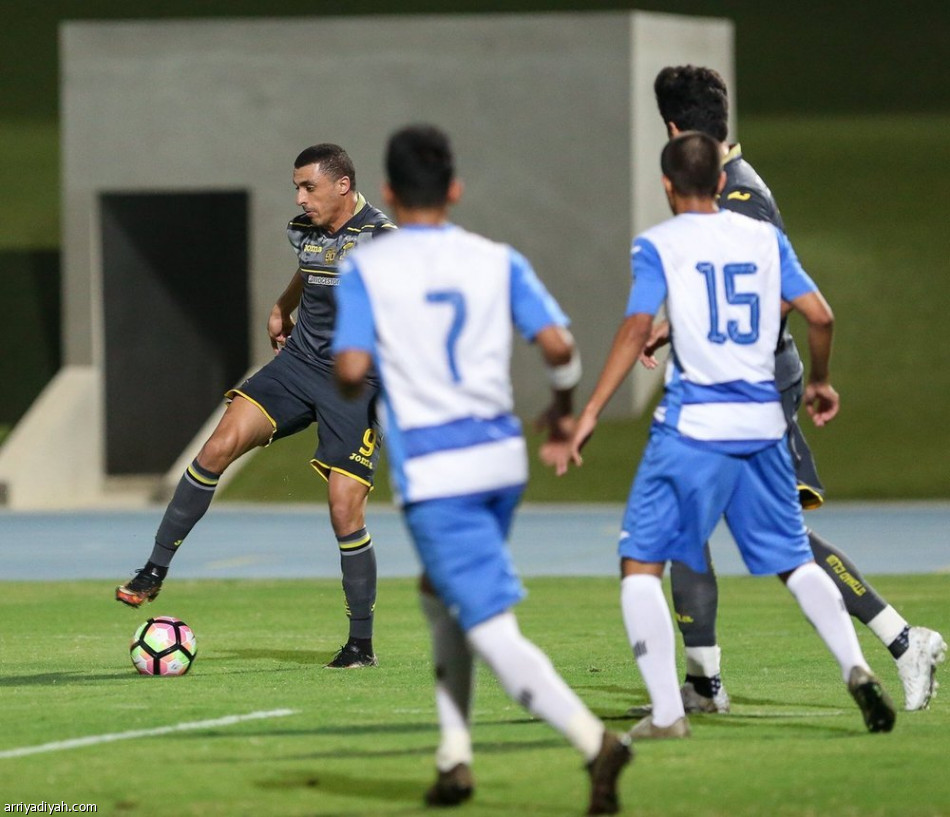 الاتحاد يجتاز جدة بثلاثية العكايشي وكهربا
