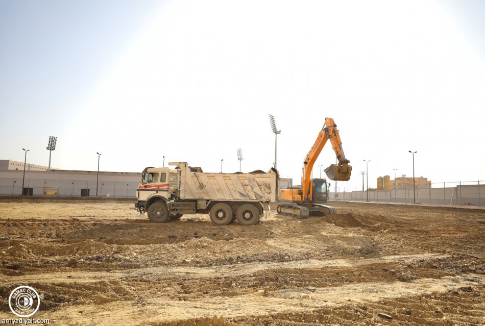 ضمك يطور ملعبه الجديد