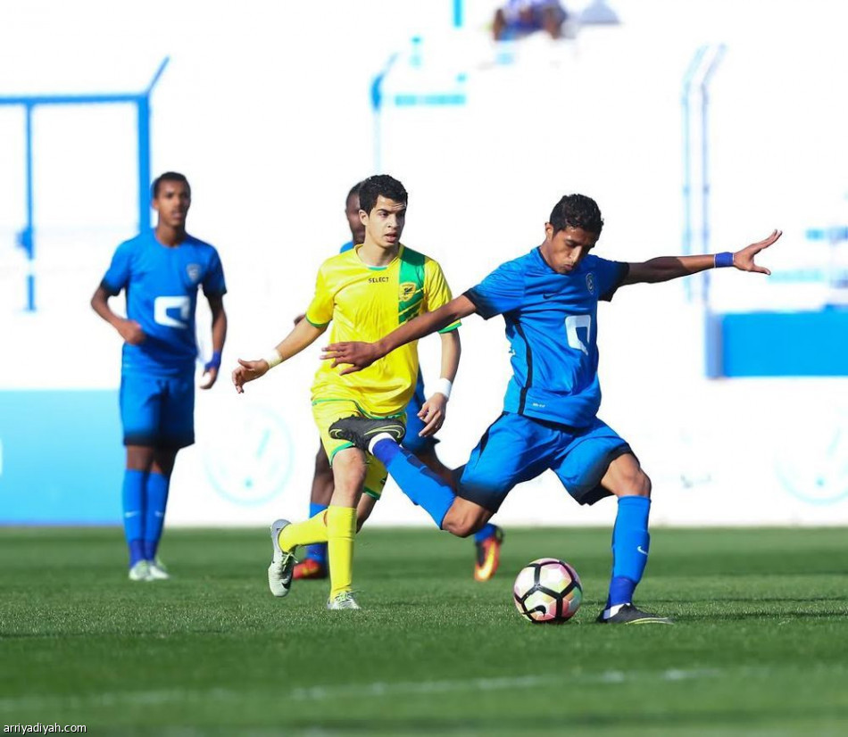 الهلال يواصل صدارة كأس فيصل بثلاثية في مرمى الخليج