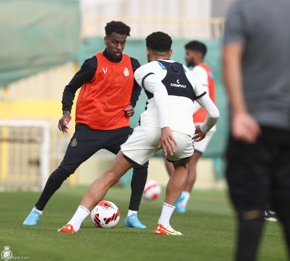 النصر يتأهب للاتفاق بمناورة