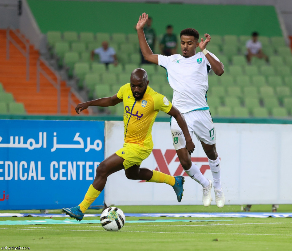 الأهلي يلامس الصعود بنقاط العين