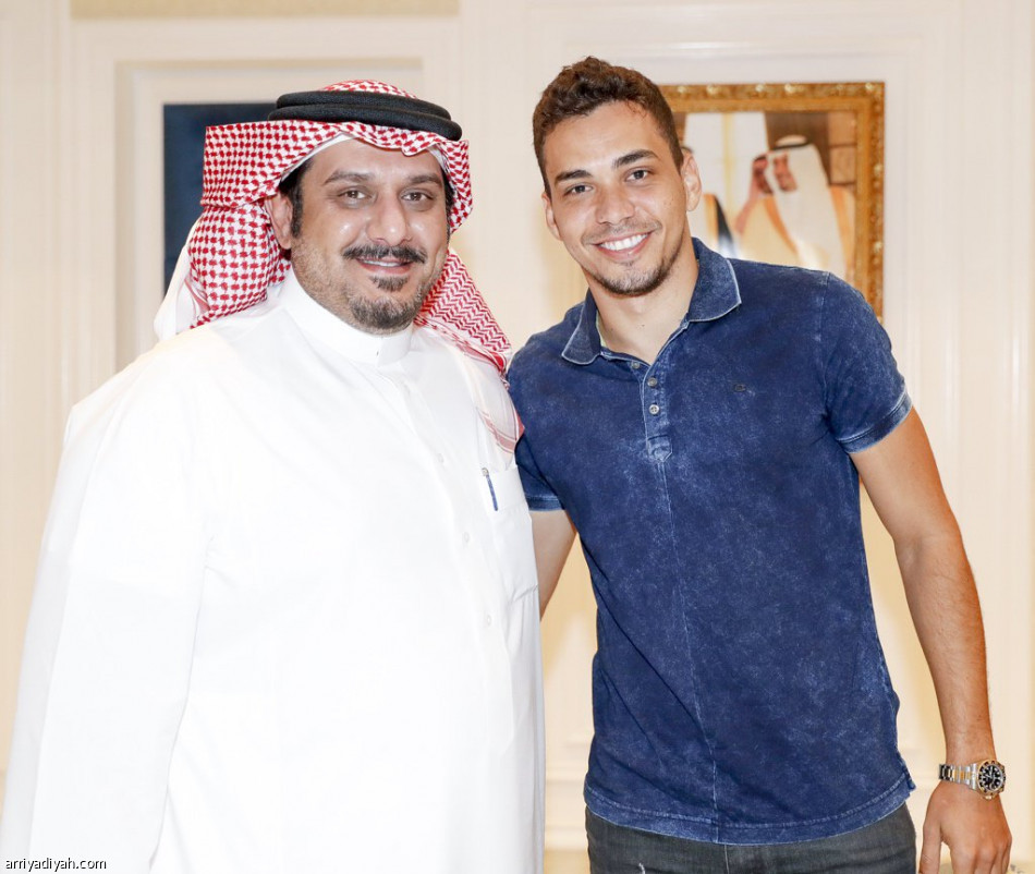 الهلال يتمسك بـ 