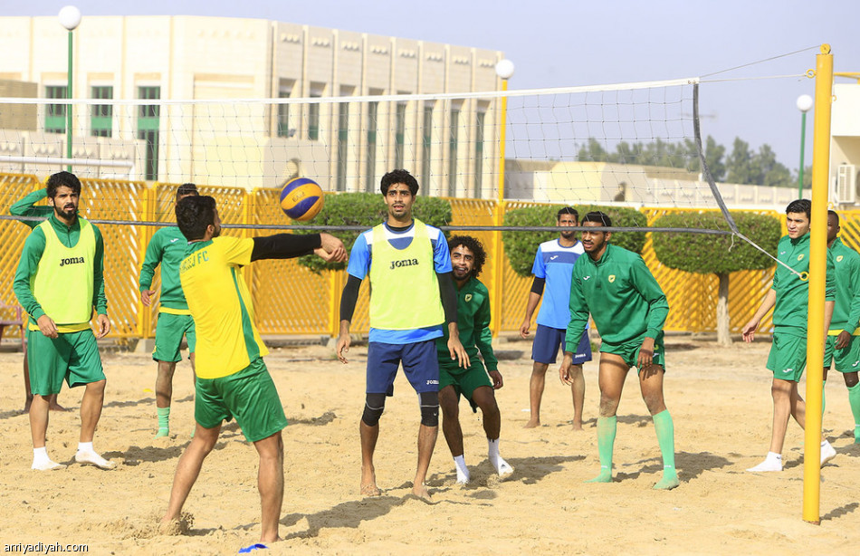 الخليج يتدرب على الرمال تحضيراً للاتحاد