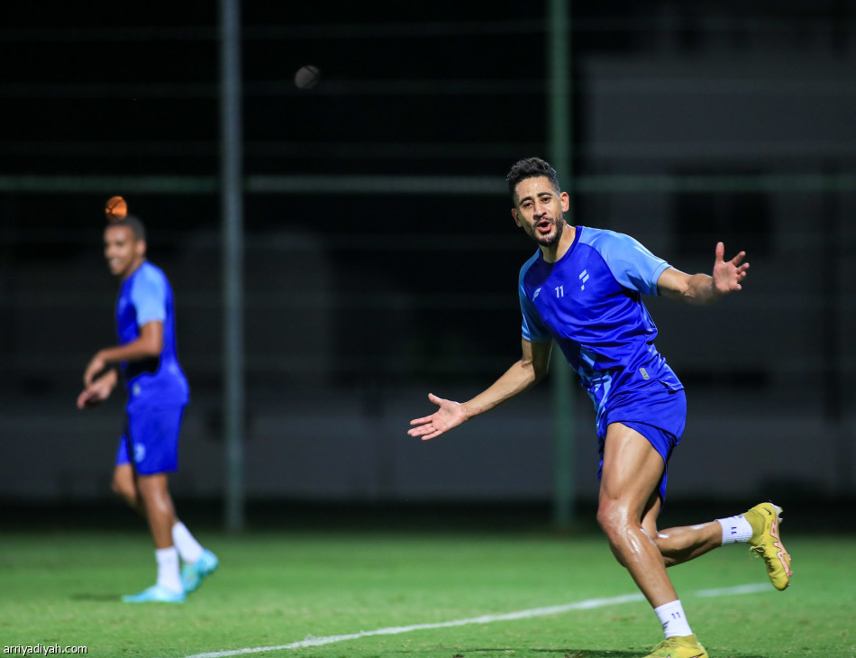 الفتح.. دونيس يطبق الفترتين