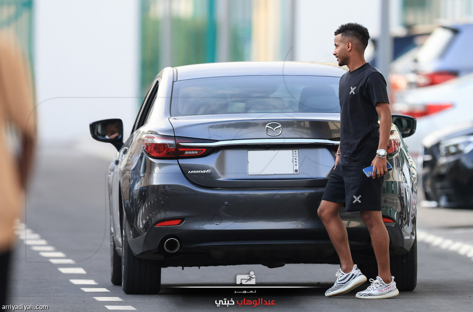 غريب يزور الأهلي.. ويودع اللاعبين