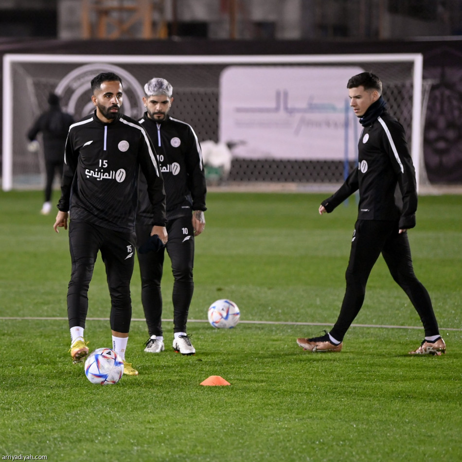 الشباب يفتح ملف التعاون بـ«مناورة»