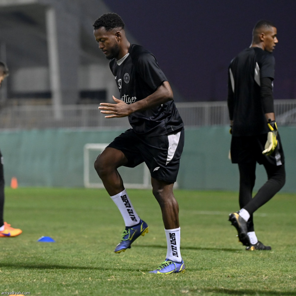 الشباب يفتح ملف الأهلي