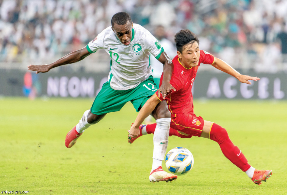 بالثلاثية السابعة.. 
الأخضر يتصدر