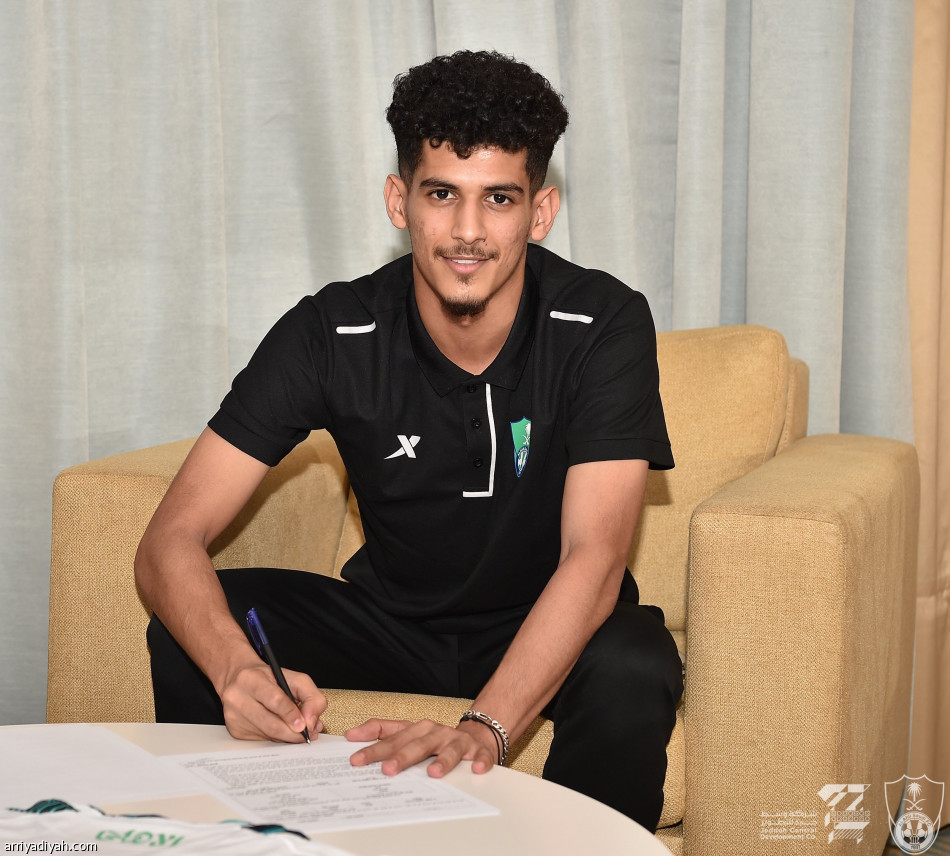 هندي يستمر مع الأهلي حتى 2025