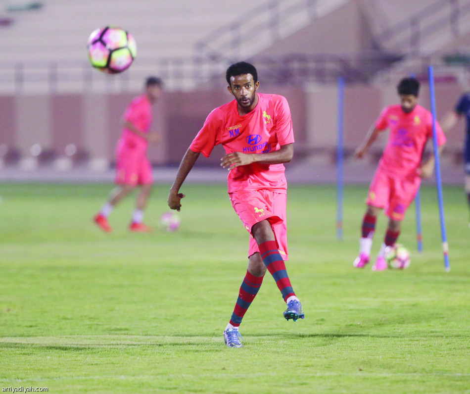 الاتفاق يفاضل بين ثلاثة عروض