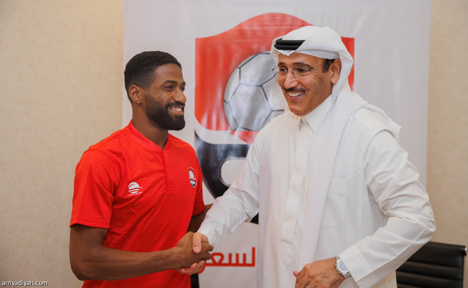 عوض خميس يستمر مع الرائد حتى 2023