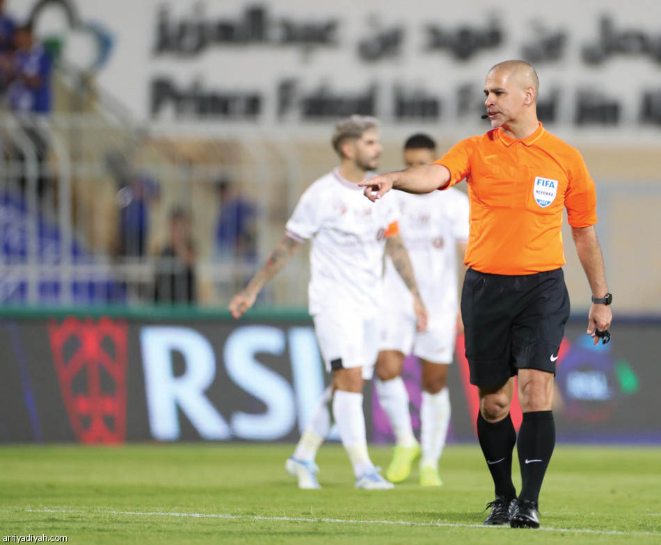 نقطة الهلال 
ترضي مورينو