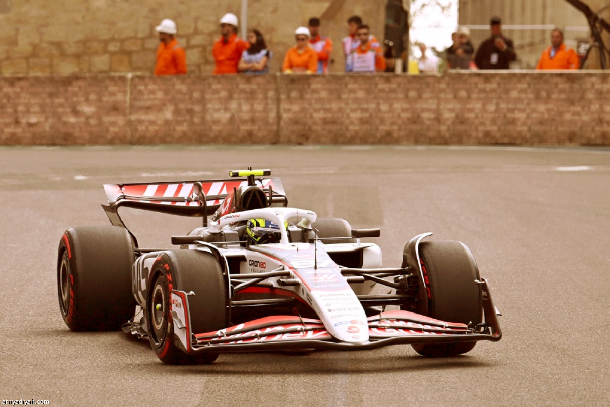 حلبة باكو.. 60 دقيقة