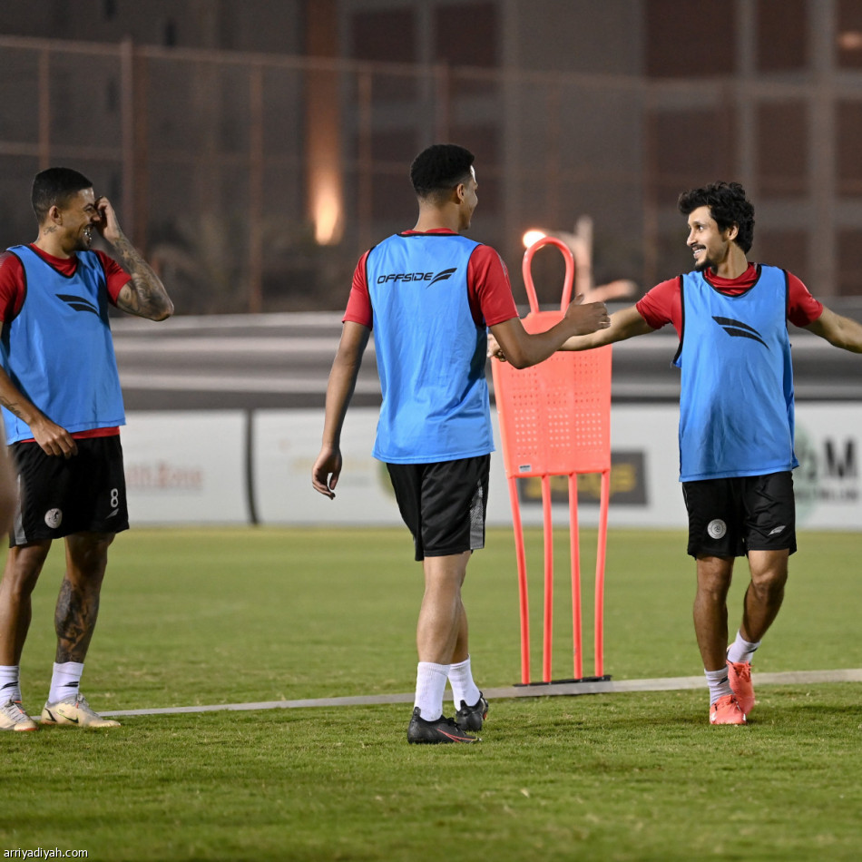 الشباب  يكثف  علاج  المصابين