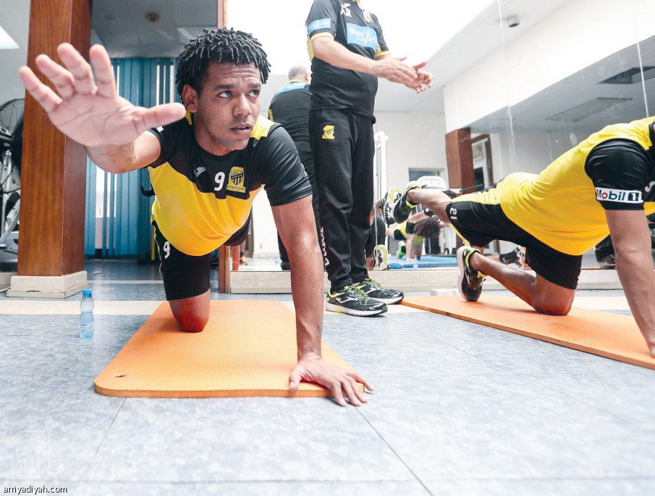 الاتحاد
يهيئ اللاعبين نفسيا