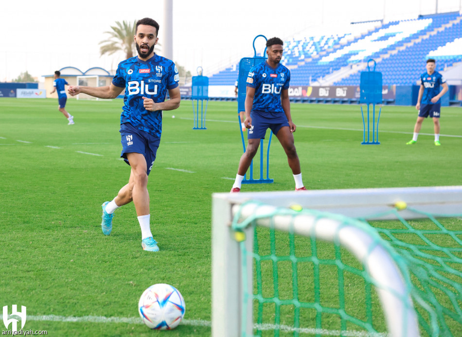 الهلال.. الشهري يعود إلى فنلندا وهيون يلامس الكرة