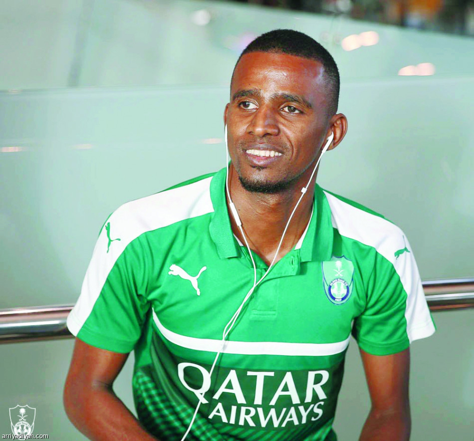 الأهلي يبحث عن بديلي السومة وعسيري
