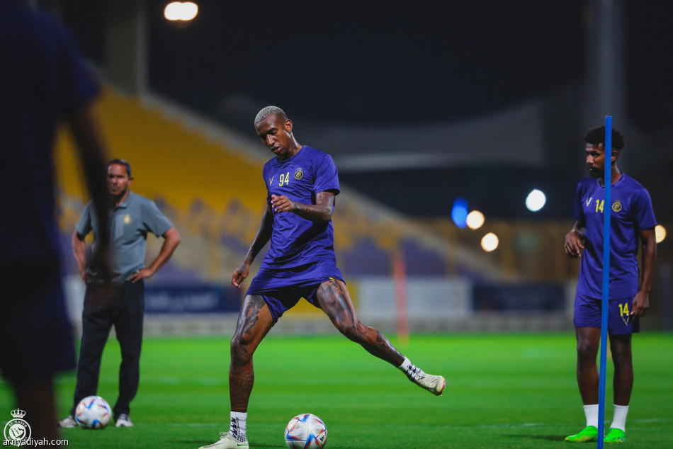 غريب ينتظم في تدريبات النصر