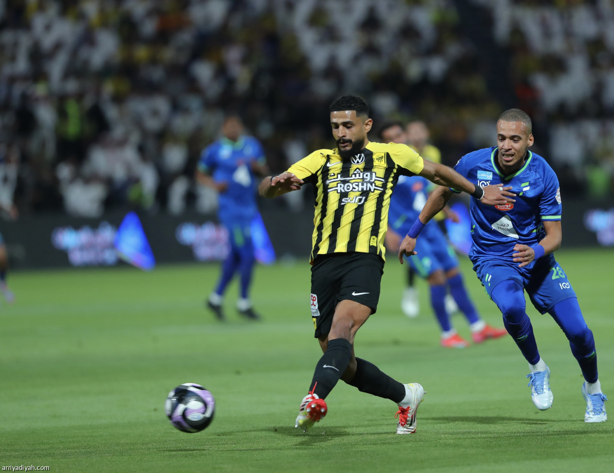 الفتح يسقط المتصدر