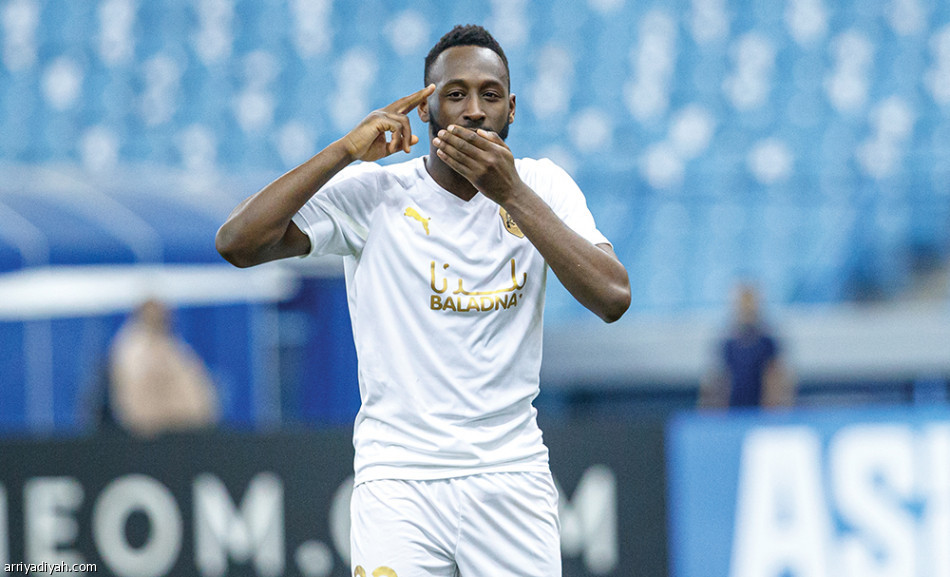 كوزمين 
يوقف قطار دياز