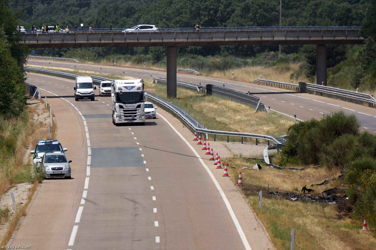 حطام وأحزان