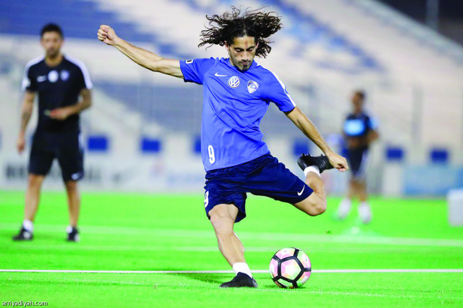 دياز يرصد أداء لاعبي الهلال بالتقنية