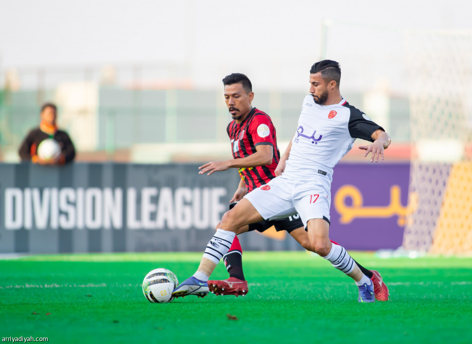 بثنائية القيصومة.. الرياض يصعد إلى الثالث