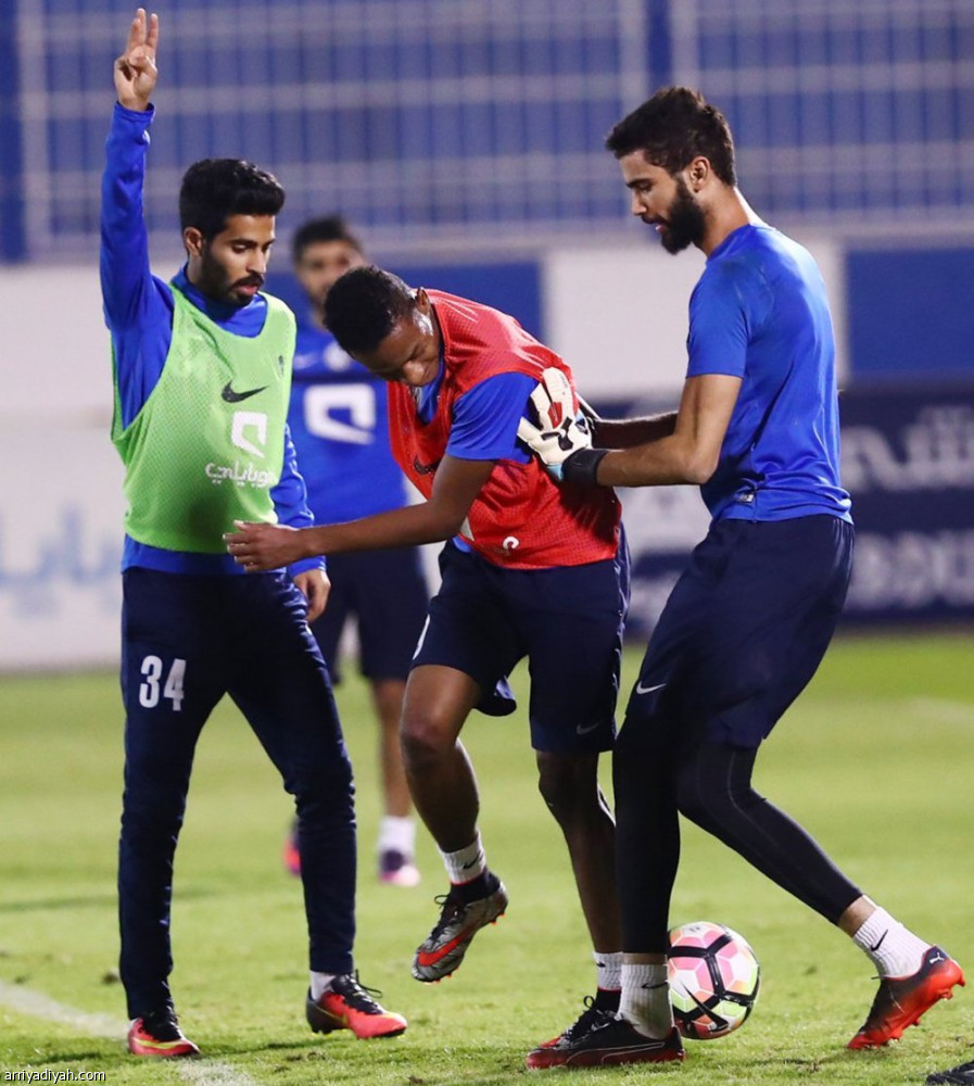 الهلال يغلق تمارينه غدا .. والإدارة توقع مع شركة