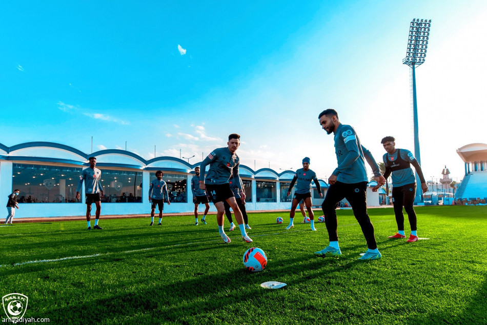 قبل السوبر.. الهلال يستعيد الفرج وجانج