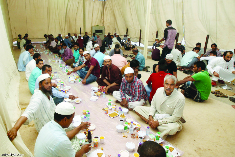 إفطار الصائمين.. أشهر مشهد في رمضان