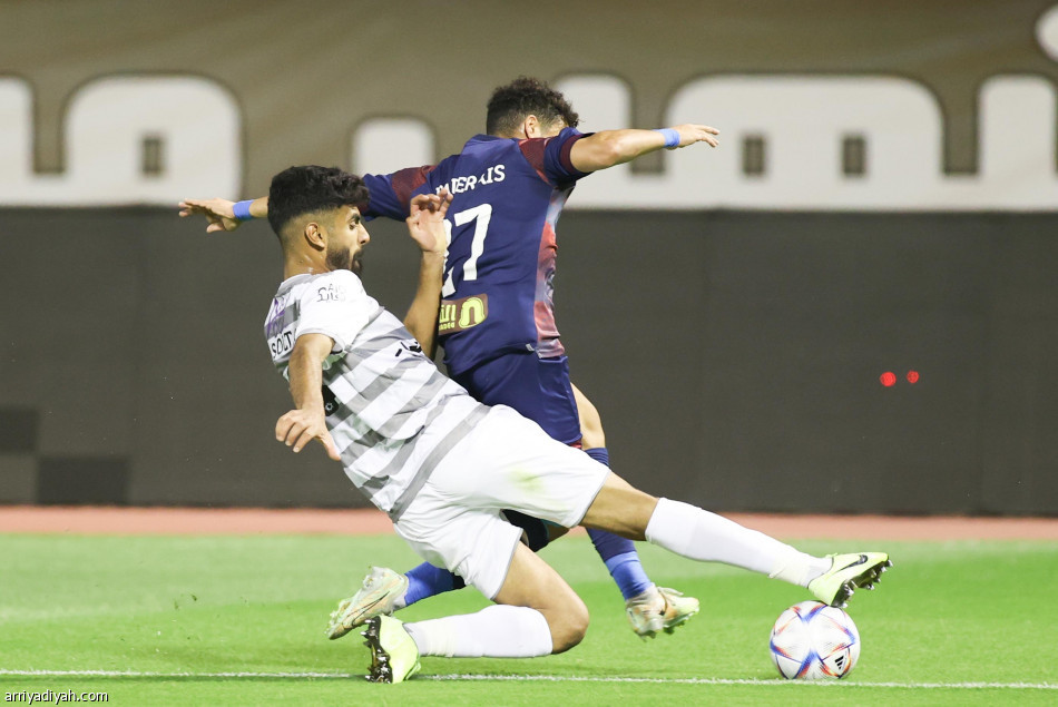 الطائي يصطاد العدالة بهدف حرزان