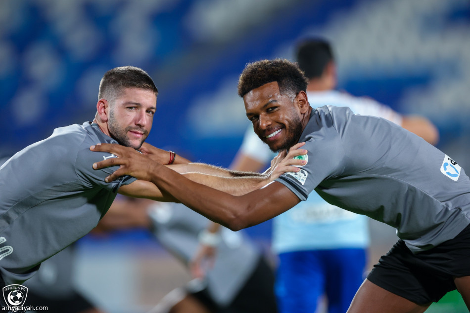 الهلال.. الفرج يلامس الكرة.. وميشيل يواصل العلاج